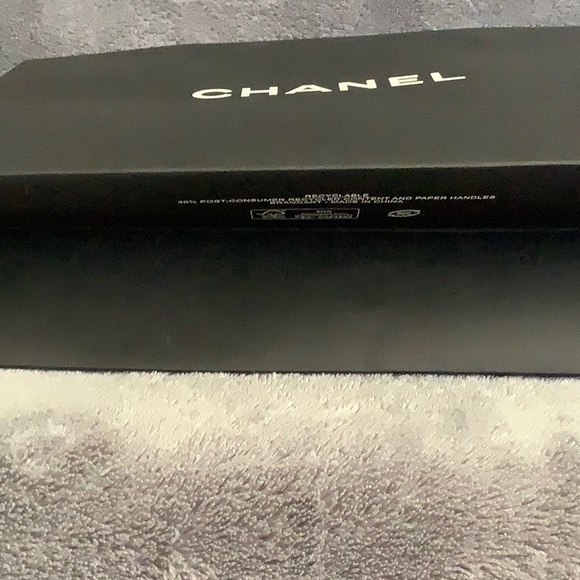 Set of 2 Chanel Authentic Shopping Bags and 3 ribbons - Picture 6 of 11